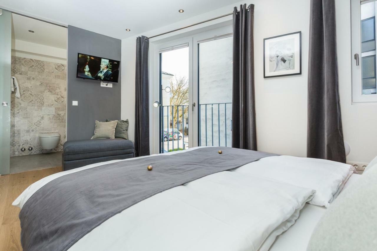 Apartment 4 & 5 *